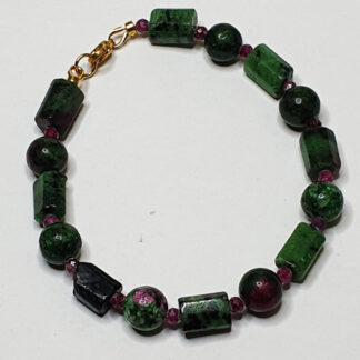 Armbånd af Rubin Zoist