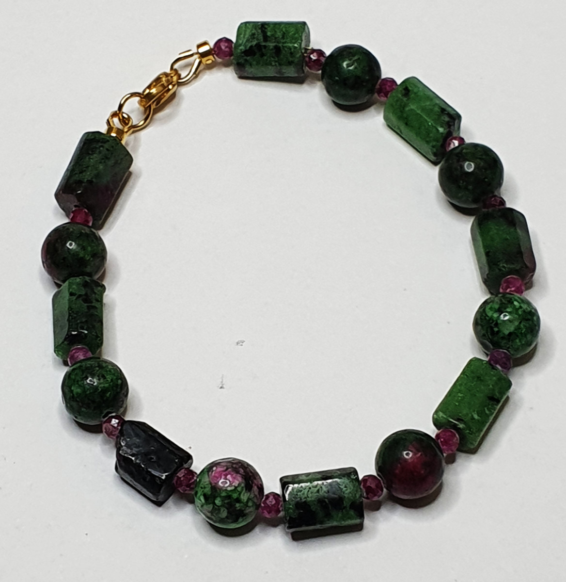 Armbånd af Rubin Zoist